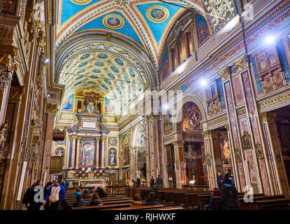 Torino, Italia - Gennaio 1, 2019. Navata della Chiesa di San Carlo Borromeo Chiesa. Torino Piemonte, Italia. Foto Stock