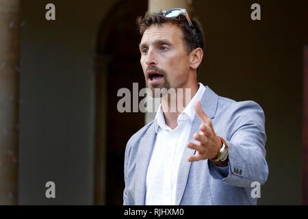 Kenton Cool, l'alpinista e avventuriero, l'oratore ospite in occasione di un ricevimento presso il castello di Hatherop Scuola, vicino a Cirencester, nel Gloucestershire. Xx Foto Stock