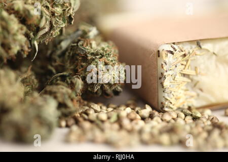 La cannabis la concezione di business. La marijuana medica e il CBD di semi oleosi Foto Stock