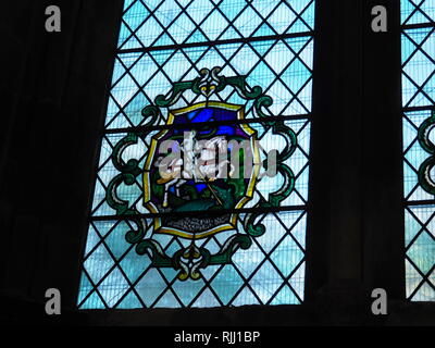 In vetro colorato stemma in St Alban's Cathedral - St Albans - Hertfordshire - UK Foto Stock