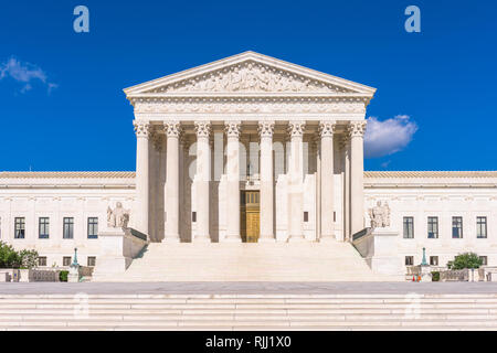 La Corte suprema degli Stati Uniti edificio al crepuscolo in Washington DC, Stati Uniti d'America. Foto Stock