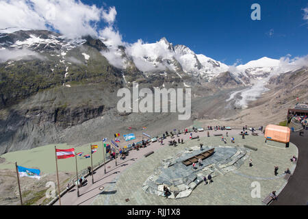 Vista dalla Kaiser-Franz-Josefs-Hoehe per la Strada alpina del Grossglockner, Parco Nazionale degli Hohe Tauern, Carinzia, Austria Foto Stock