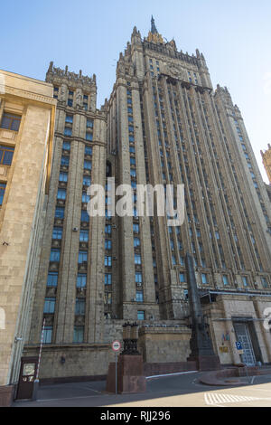 Mosca, Russia - 21 Settembre 2014: edificio monumentale del Ministero degli Affari esteri a Smolensk Square. Foto Stock