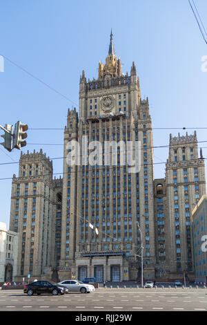 Mosca, Russia - 21 Settembre 2014: edificio monumentale del Ministero degli Affari esteri a Smolensk Square. Foto Stock