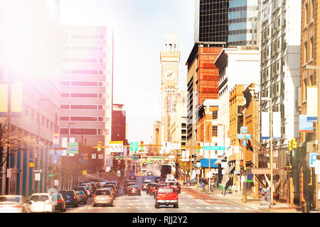 Baltimore cityscape con Emerson Bromo-Seltzer torre a giornata soleggiata, MD, Stati Uniti d'America Foto Stock