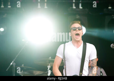 Danny Jones da McFly esegue sul palco di Hyde Park il 4 Agosto 2012 Foto Stock