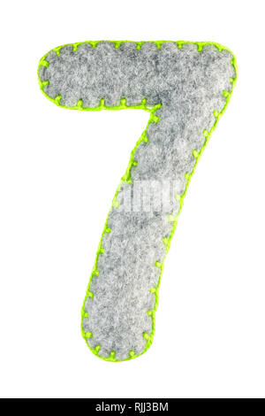 Il numero di riferimento 7. Fatto a mano numero sette dal feltro grigio isolato su sfondo bianco. Serie di numeri dal feltro grigio giocattoli. Soft font con bordi arrotondati per l'uso Foto Stock