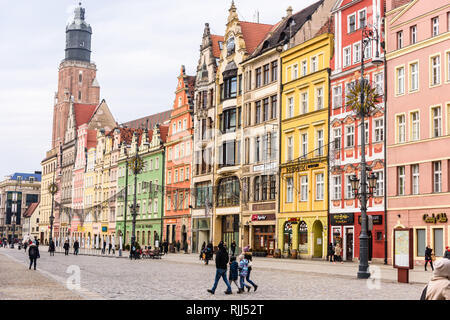 Gli edifici colorati entro la città city square, Rynek, Wrocław, Wroclaw, Wroklaw, Polonia Foto Stock