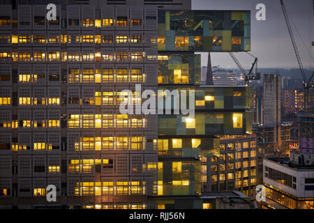 Vista da 125 Deansgate cercando di fronte a Manchester la giustizia civile centro vicino. Foto Stock