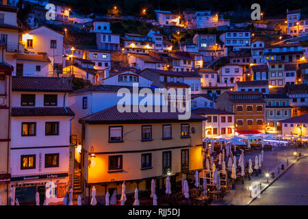 Cudillero village. Asturias, Spagna settentrionale. Foto Stock