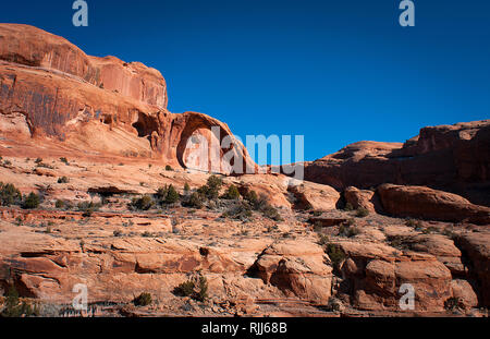 Gennaio 2019: Arco di Corona si trova appena fuori dal Parco Nazionale di Canyonlands su Stati Uniti Bureau of Land Management terreno vicino a Moab, Utah. Foto Stock