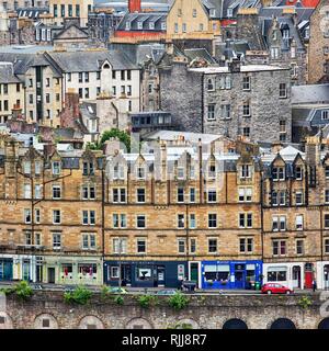 Vista da Calton Hill su case della città vecchia, di fronte Jeffrey Street, Edimburgo, Lothian, Scozia, Regno Unito Foto Stock