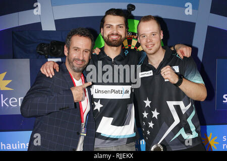 Una vista generale durante la celebrità Freccette World Cup con: Elmar Paulke, Jimi Blue Ochenknecht la freccia blu dove: Colonia, Germania Quando: 06 Gen 2019 Credit: Becher/WENN.com Foto Stock