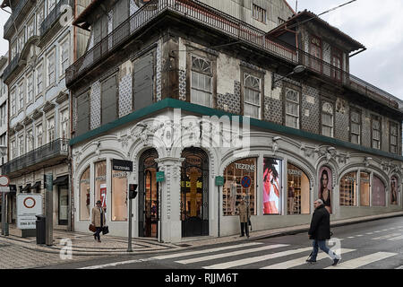 Store in Sta Catalina, il più tipico e la strada commerciale di Porto, Portogallo, Europa Foto Stock