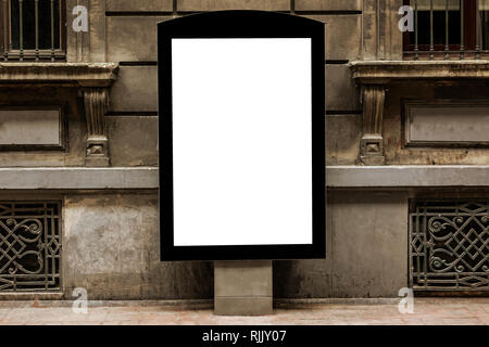 Blank mockup verticale di una strada di pubblicità Affissioni su sfondo della città Foto Stock
