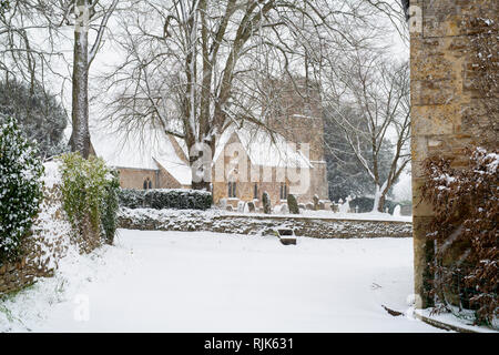 St Mary Magdalene Church in inverno la neve. Adlestrop. Cotswolds, Gloucestershire, Inghilterra Foto Stock