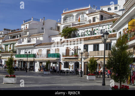 Mijas, Spagna. Una strada commerciale vicino al centro di Mijas, Spagna. Foto Stock