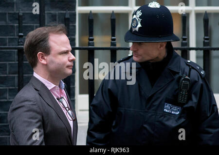 Craig Oliver lascia 10 di Downing Street a Londra il 9 gennaio 2013. Foto Stock