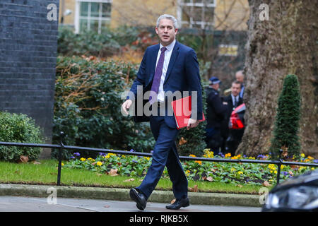 Londra, Regno Unito. 5 febbraio, 2019. Stephen Barclay- Brexit Segretario visto al momento del suo arrivo a Downing Street a frequentare il settimanale riunione del gabinetto. Credito: Dinendra Haria/SOPA Immagini/ZUMA filo/Alamy Live News Foto Stock