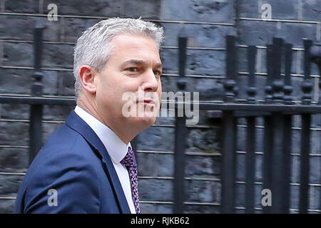 Londra, Regno Unito. 5 febbraio, 2019. Stephen Barclay- Brexit Segretario visto uscire dal n. 10 di Downing Street dopo aver frequentato il settimanale riunione del gabinetto. Credito: Dinendra Haria/SOPA Immagini/ZUMA filo/Alamy Live News Foto Stock