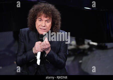 Foto di Matteo Raser/LaPresse 06 Febbraio 2019 Sanremo, Italia Spettacolo Festival di Sanremo 2019, seconda serata nella foto: Cocciante Foto Matteo Raser/LaPresse Febbraio 06th, 2019 Sanremo, Italia Entertainment Festival di Sanremo 2019, seconda serata nella foto: Cocciante Foto Stock