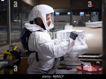 Il 06 febbraio 2019, France (Francia), Colombes: stampi per parti del motore vengono preparati per ulteriore elaborazione in un salone al costruttore del motore Safran in Colombes vicino a Parigi. La Germania e la Francia stanno progettando nuovi franco-tedesca di jet da combattimento per integrare ed eventualmente sostituire l'Eurofighter e Rafale flotte di entrambi i paesi entro il 2040. Safran e MTU Aero Engines sono per lo sviluppo di motori per questo scopo. Foto: Bernd von Jutrczenka/dpa Foto Stock