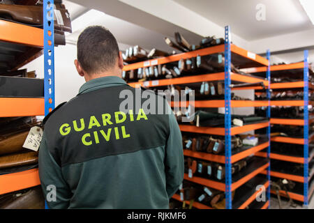 Madrid, Spagna. 7 febbraio 2019. Magazzino dei bracci delle nuove dipendenze dell'intervento di armi ed esplosivi della Guardia Civile Credito: Jesús Hellin/Alamy Live News Foto Stock