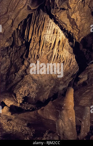 Bozkov dolomite grotte sono il più lungo sistema di grotte della Repubblica ceca che si è creata in Dolomiti. Paesaggio, flowstone Foto Stock