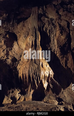 Bozkov dolomite grotte sono il più lungo sistema di grotte della Repubblica ceca che si è creata in Dolomiti. Paesaggio, flowstone Foto Stock