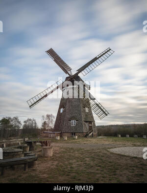 Tradizionale mulino a vento olandese in Benz, sull'isola di Usedom, Meclemburgo-Pomerania, Germania Foto Stock