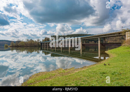 Ponte sopra il serbatoio Bigge Foto Stock