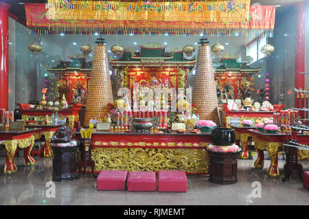 Situazione in Xian ma il tempio che è stato decorato per il nuovo anno lunare. Indonesiano discendenti cinesi si stanno preparando per le celebrazioni del Capodanno Foto Stock