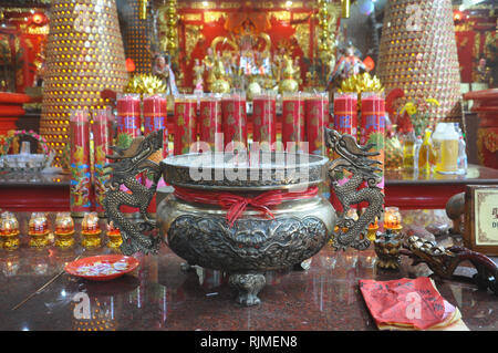 Situazione in Xian ma il tempio che è stato decorato per il nuovo anno lunare. Indonesiano discendenti cinesi si stanno preparando per le celebrazioni del Capodanno Foto Stock