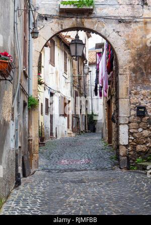 Palombara Sabina (Italia) - una piccola città sulla collina nella zona metropolitana di Roma sulla campagna Sabina. Qui la vista del bel centro storico. Foto Stock