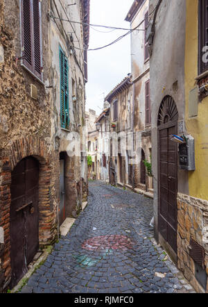 Palombara Sabina (Italia) - una piccola città sulla collina nella zona metropolitana di Roma sulla campagna Sabina. Qui la vista del bel centro storico. Foto Stock