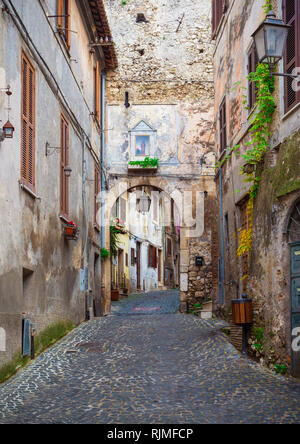 Palombara Sabina (Italia) - una piccola città sulla collina nella zona metropolitana di Roma sulla campagna Sabina. Qui la vista del bel centro storico. Foto Stock