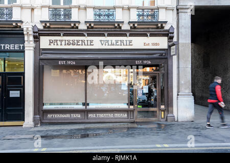 Negozio esterno anteriore del ora chiusa Patisserie Valerie cafe catena, London, Regno Unito Foto Stock