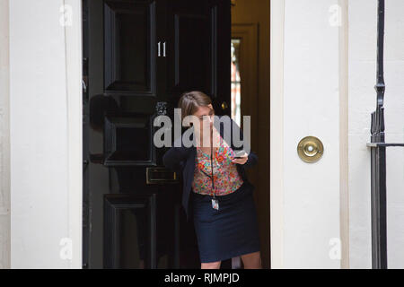 Il papavero Mitchell-Rose, consigliere speciale al Cancelliere dello Scacchiere George Osborne, esterno 11 di Downing Street a Londra il 17 settembre 2012. Foto Stock