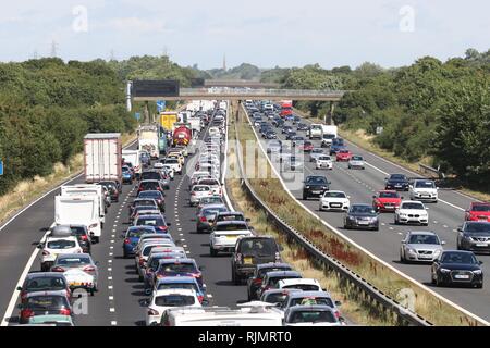 GV di autostrada M5 tra Cheltenham e Tewkesbury mostra holiday ritardi nel traffico in direzione nord - 28.7.2018 foto da Antony Thompson - Migliaia di Word Foto Stock