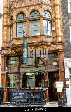 Londra Inghilterra Gran Bretagna West End Mayfair Maddox Street Browns Brasserie & Bar ristorante ristoranti cibo cena eati Foto Stock