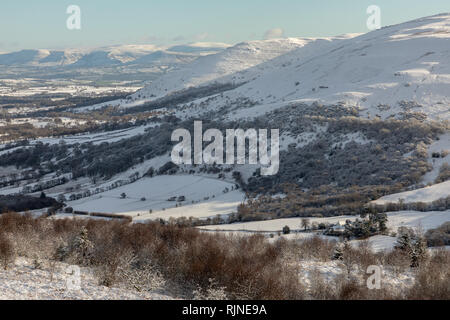 Coperta di neve scene nel Parco Nazionale di Brecon Beacons, Wales, Regno Unito. Foto Stock