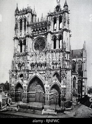 Una incisione raffigurante la facciata ovest della cattedrale di Amiens. Datata del XIX secolo Foto Stock