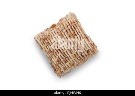 Studio shot del morso in miniatura di dimensione di grano trinciato isolata contro uno sfondo bianco - Giovanni Gollop Foto Stock