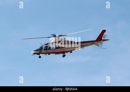 Malpensa Aeroporto, Milano, Italia - 02 06 2019: elicottero vigili del fuoco Italia Foto Stock