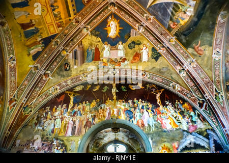 Crocifissione risurrezione affresco Cappella Spagnola la chiesa di Santa Maria Novella a Firenze. La prima chiesa in Firenze fondata 1357 Foto Stock