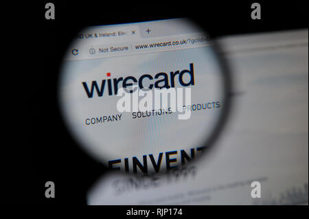Il sito web Wirecard visto attraverso una lente di ingrandimento Foto Stock