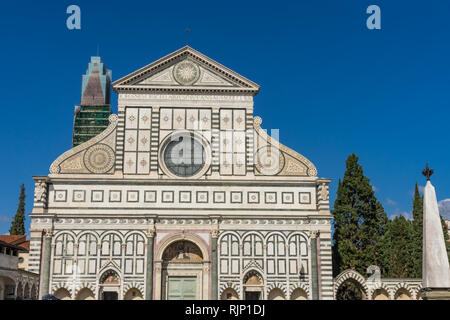 Facciata del montante anteriore la chiesa di Santa Maria Novella a Firenze. La prima chiesa in Firenze fondata 1357 Foto Stock