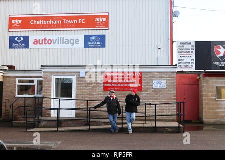 Cheltenham Town FC v Yeovil Town FC presso la rampa di LCI Stadium, Whaddon Road (Sky scommessa lega due - 26 dicembre 2017) - Foto di Antony Thompson - TH Foto Stock