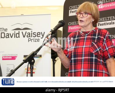 Il David Vaisey premio per la presentazione librerie con Alan Bennett a Cheltenham Festival della Letteratura - Anne Robinson - Domenica 8 ottobre Foto Stock