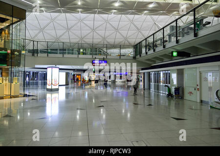 HONG KONG - Novembre 16, 2015: interni di Hong Kong International Airport. Essa è il principale aeroporto di Hong Kong. L'aeroporto è situato sull'isola Foto Stock